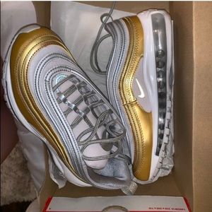 Women’s air max WORN ONCE youth size 5 women’s 6,5